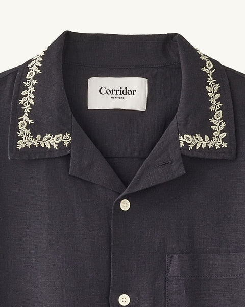 UNUSED × BY EMBROIDERY SHORTSLEEVE SHIRT Box_fit_short_sleeve_shirt_wit