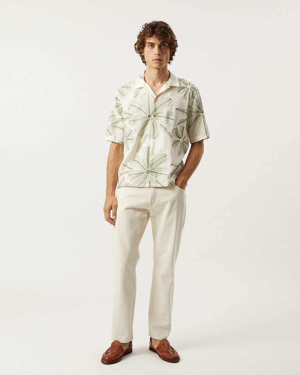 Linen Applique SS-SS Camp-Black Q-Corridor